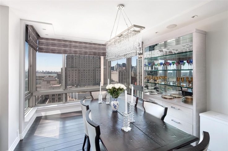 Beautiful view of Service Lenox Hill Condominium