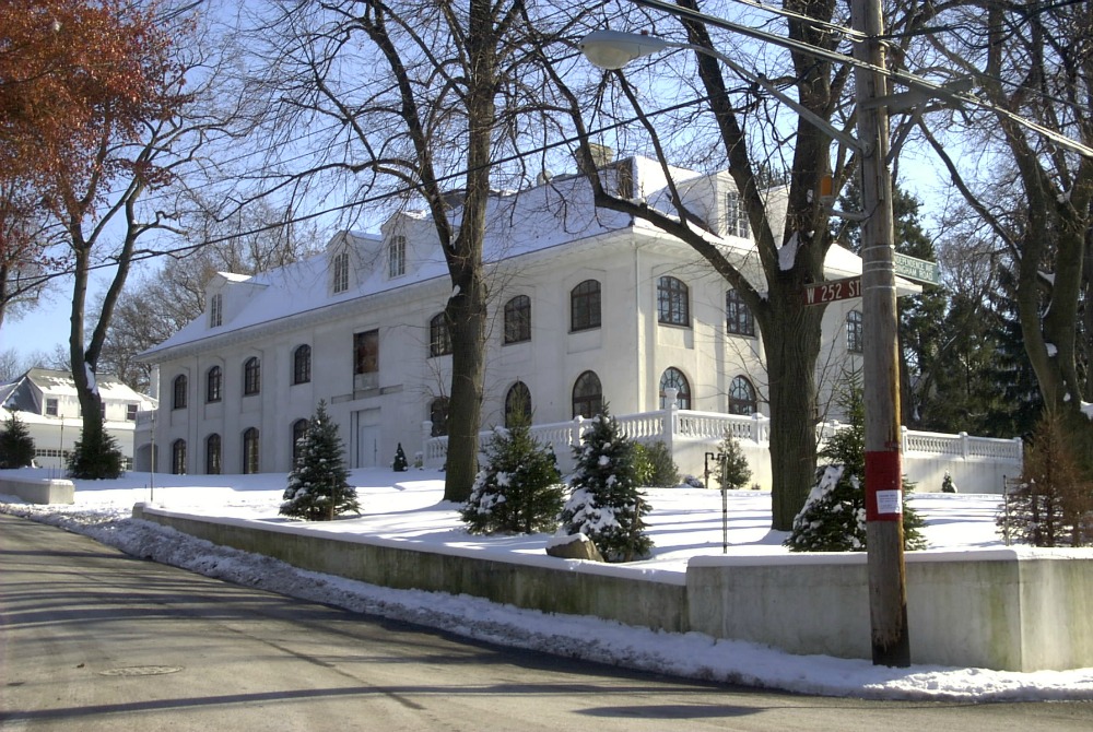 5040 Independence Avenue, Riverdale Image via Wikimedia Commons
