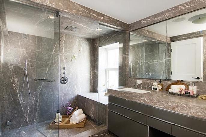 9 Commerce St interior master en suite