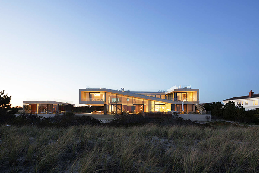 1100 Architect's Long Island House Features Grassy Sand Dunes on Its