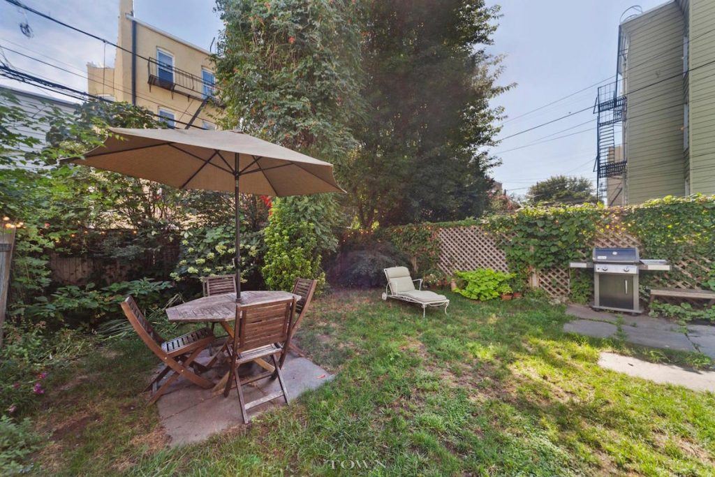 Darling onebedroom townhouse flat in Greenpoint asks just 660K 6sqft