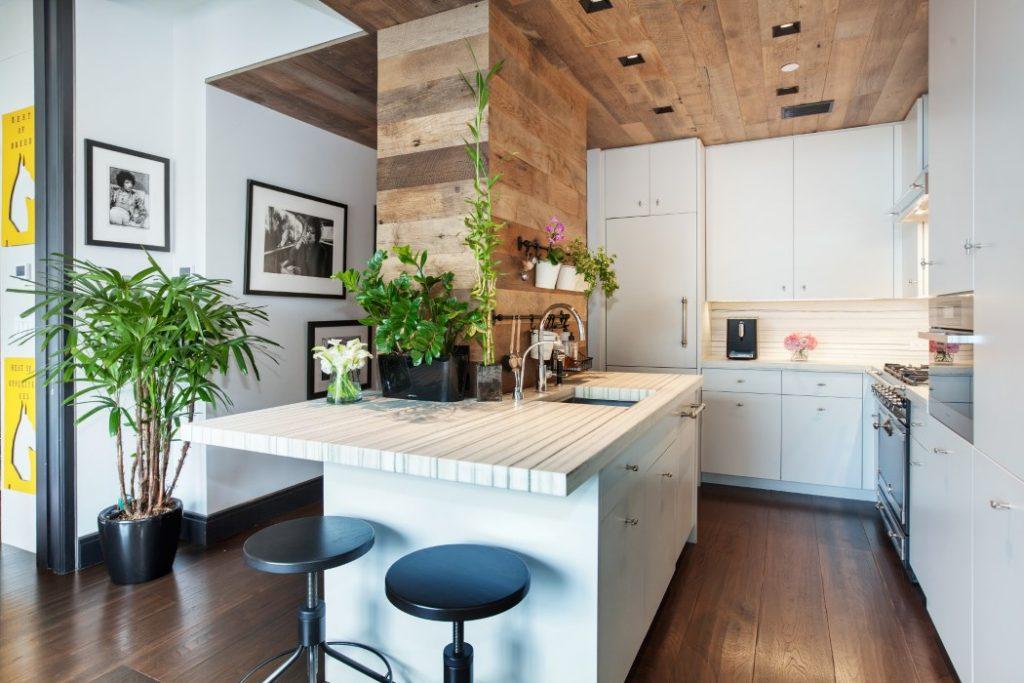 Model Erin Heatherton runs afoul of condo board, lists her chic West