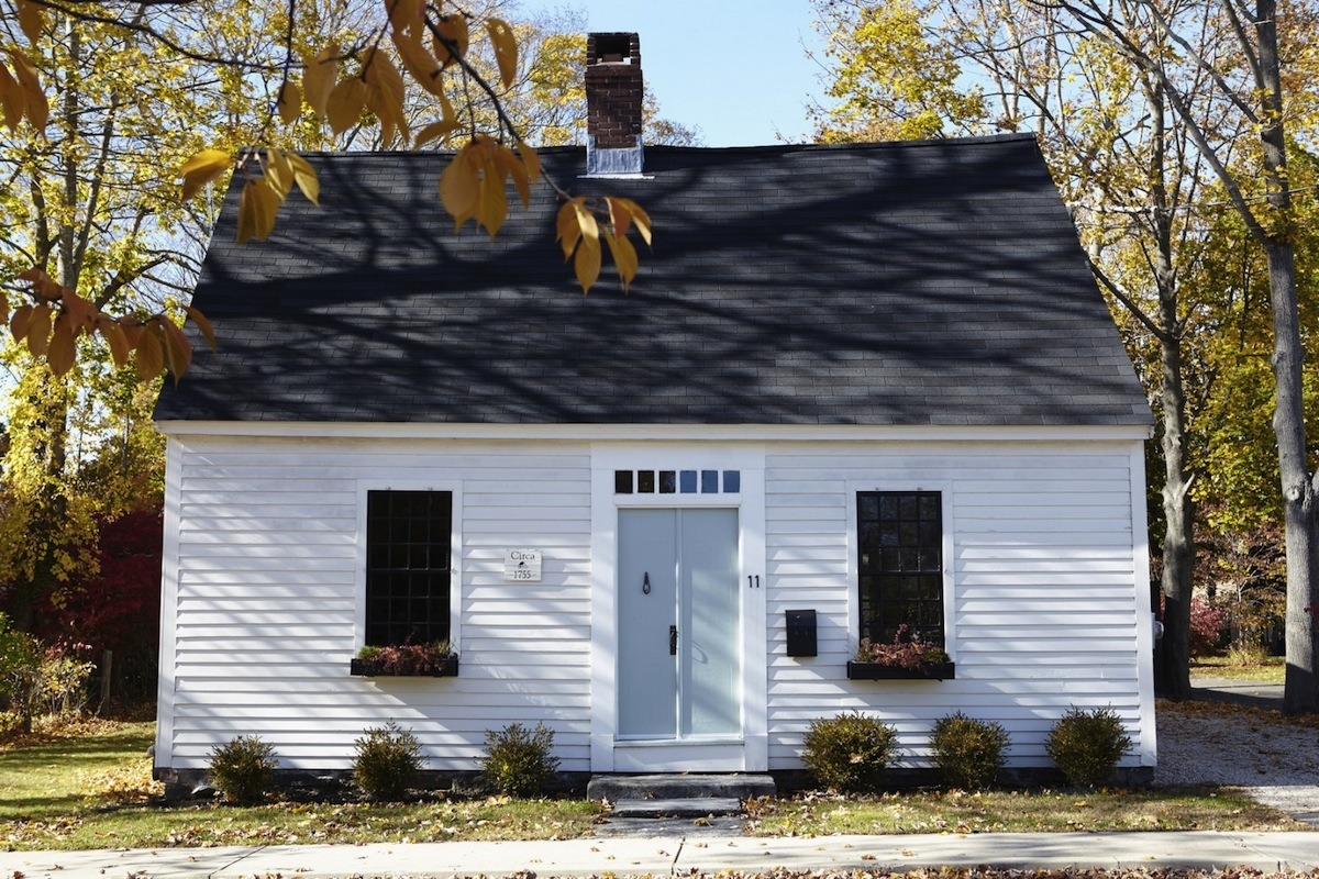This 1755 Connecticut cottage is asking just 360K 6sqft