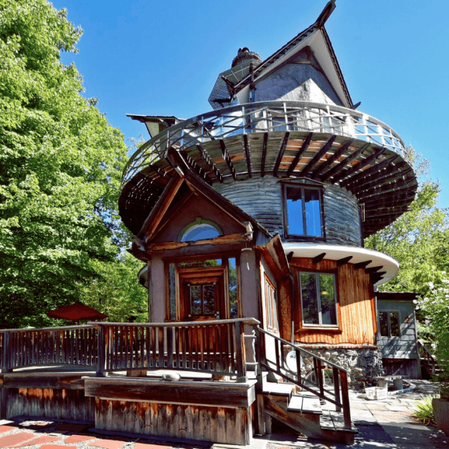 Artist installs 'Pissing Pug' next to controversial 'Fearless Girl