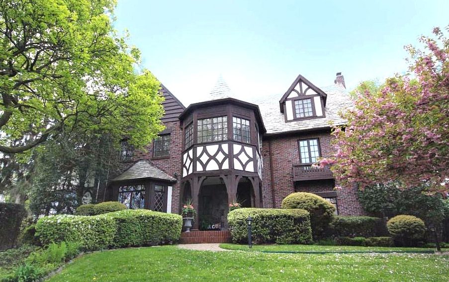 For 3M, a sprawling 1930s Tudor on Staten Island with pool and