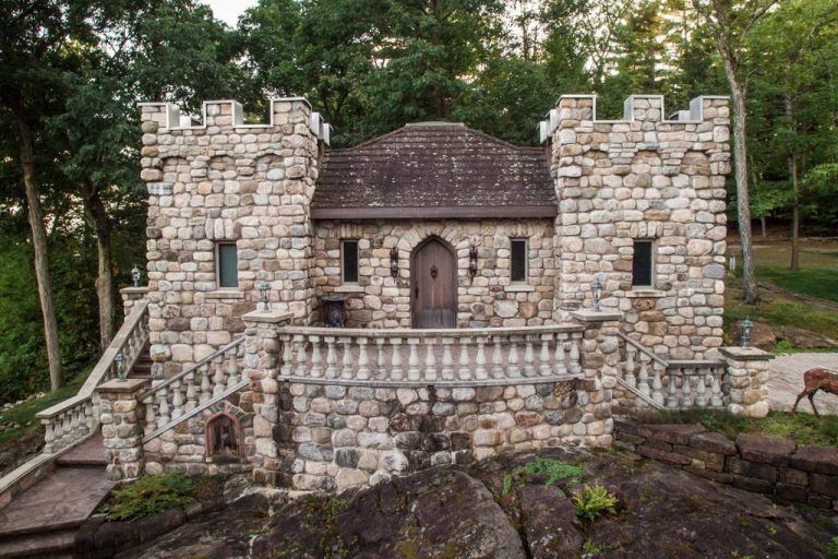 Escape to this extraordinary minicastle overlooking Lake for