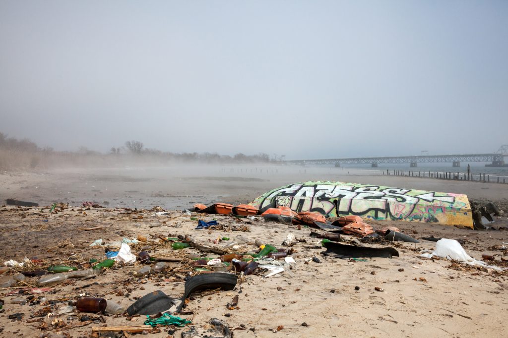 Take a tour of Dead Horse Bay, Brooklyn’s hidden trove of trash and treasures 6sqft