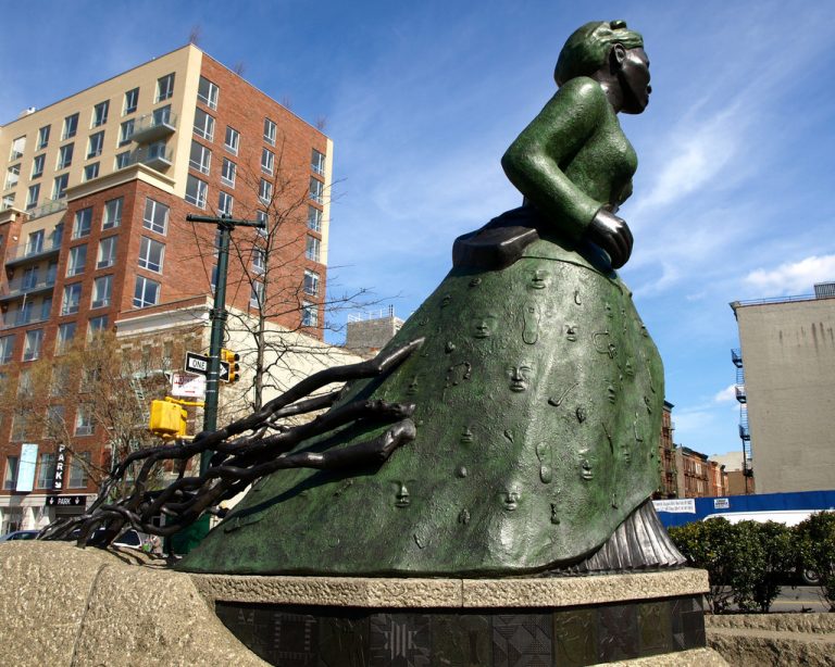 The story behind Harlem's trailblazing Harriet Tubman sculpture 6sqft