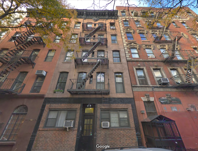 'Friends' in NYC How plausible were the Greenwich Village apartments depicted in the hit '90s 'Friends' in NYC How plausible were the Greenwich Village apartments depicted in the hit '90s