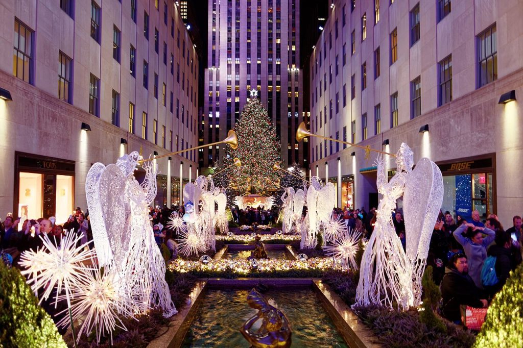 The 2020 Rockefeller Center Christmas Tree Has Officially Arrived In Nyc 6sqft
