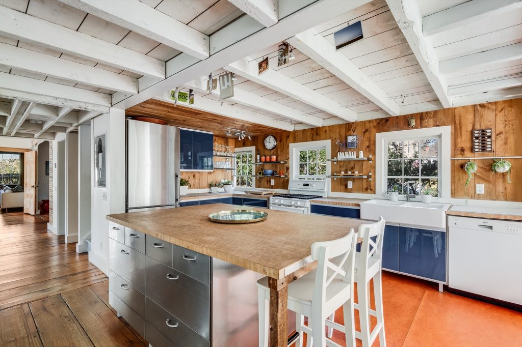For 3.5M, this 1829 Amagansett farmhouse is the picture of East End