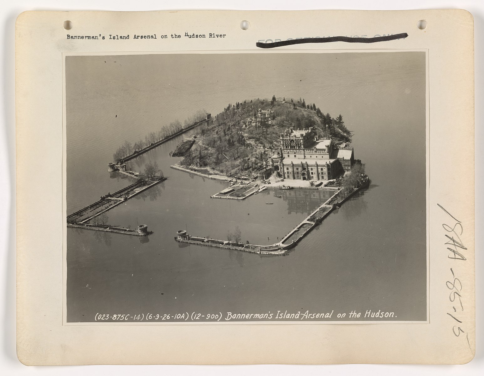 The history of Hudson Valley's abandoned Bannerman Castle and how to