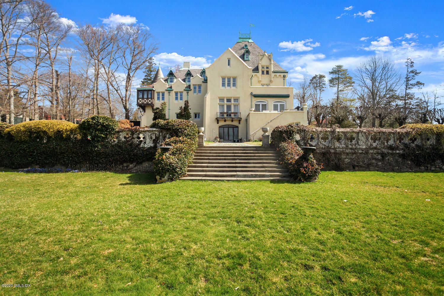 French chateau on the Connecticut coast asks 4.5M 6sqft