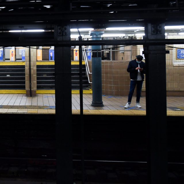 MTA to test platform barriers at 3 stations in Manhattan and Queens