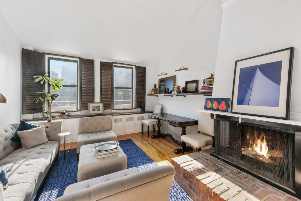 At 610K, this homey Yorkville onebedroom makes a great starter place