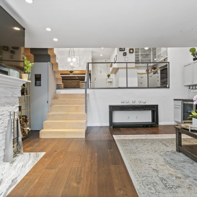 For $695K, this Murray Hill co-op has a split-level layout and nearly 1,000 square feet