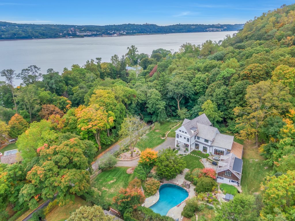 Asking 4M, this historic carriage house in Snedens Landing was once