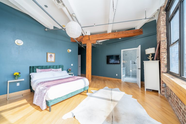 In Union City, a huge Sohostyle loft for the NJ price of 1.27M 6sqft