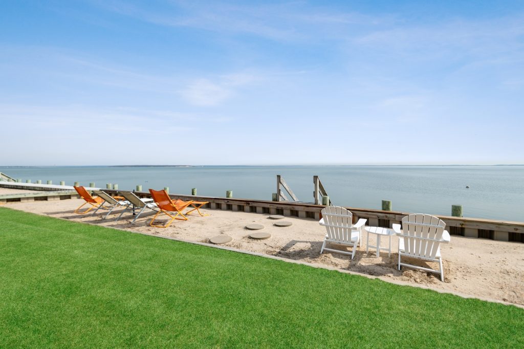 2.7M North Fork beach bungalow has water views from every room 6sqft