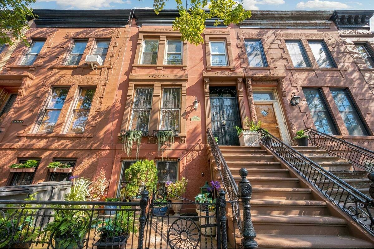 Take A Virtual Tour Of Bed Stuy s Turn of the century Brownstones 6sqft Take A Virtual Tour Of Bed Stuy s Turn of the century Brownstones 6sqft