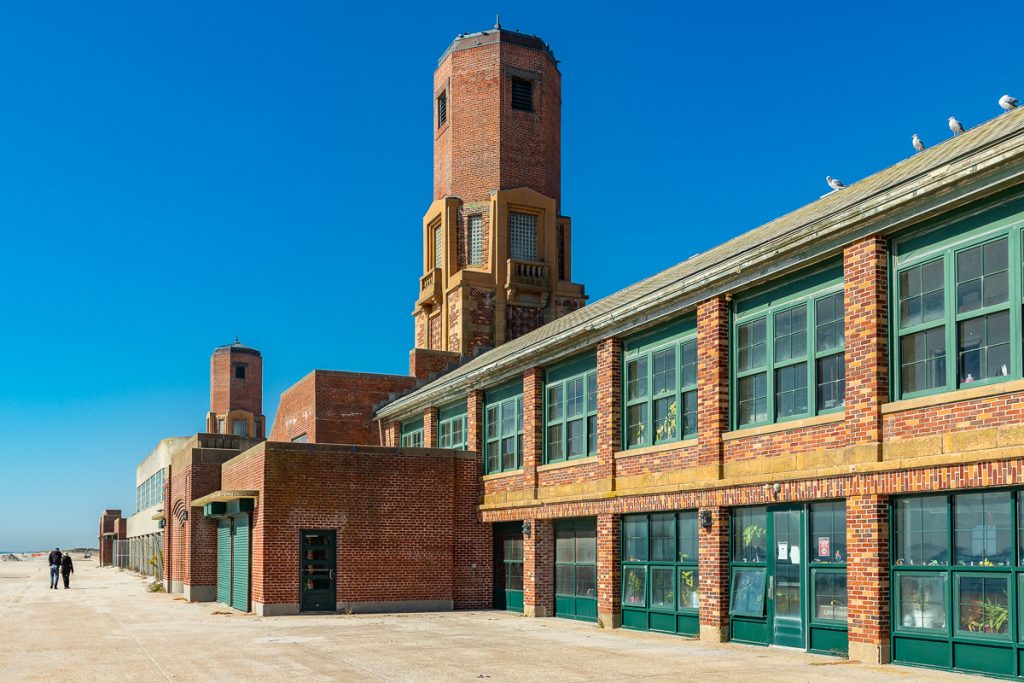 50M restoration of Jacob Riis Art Deco bathhouse adds restaurants